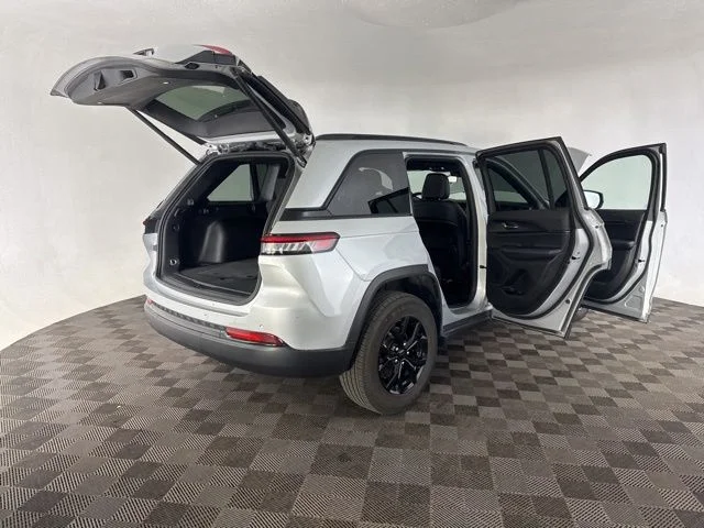 Used 2025 Silver Jeep Altitude image 17