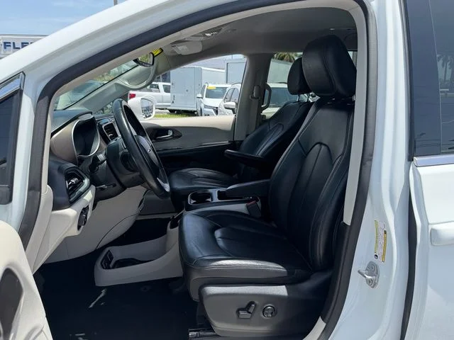Used 2018 White Chrysler Touring L Plus image 9