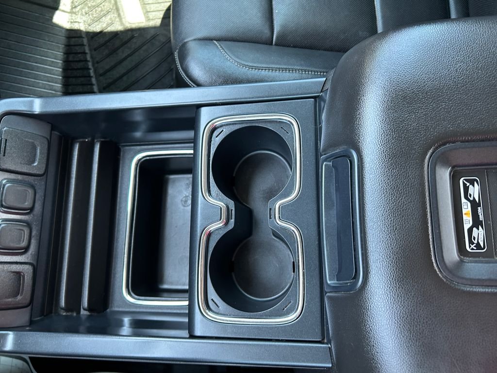 Used 2018  Chevrolet LTZ image 23