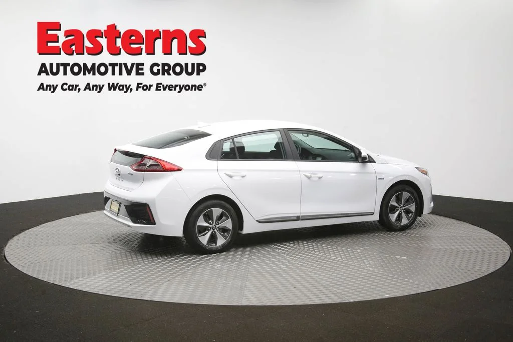 Used 2019 White Hyundai Base image 43
