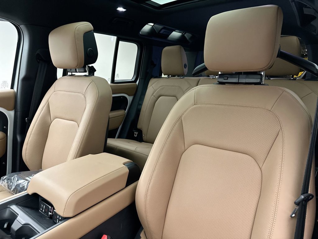 New 2026 Fuji White Land Rover X-Dynamic SE image 10