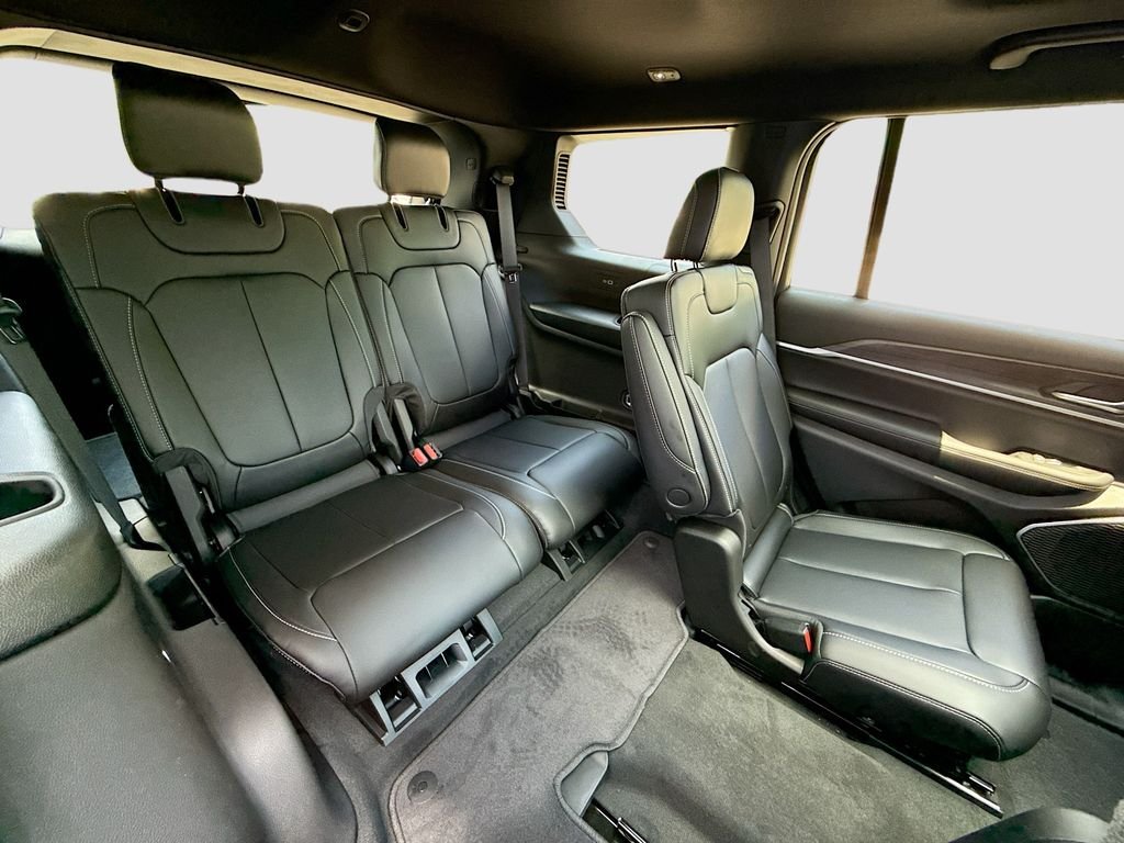 New 2026 Baltic Gray Metallic Clearcoat Jeep Limited image 29