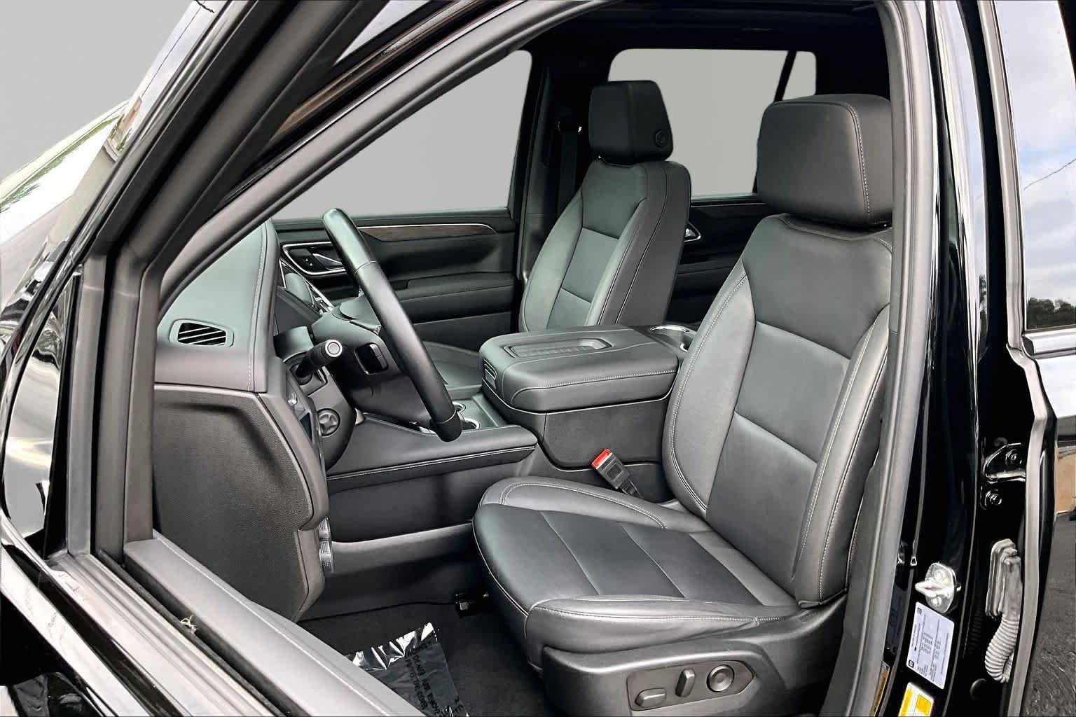 Used 2023 Black Chevrolet Z71 image 15