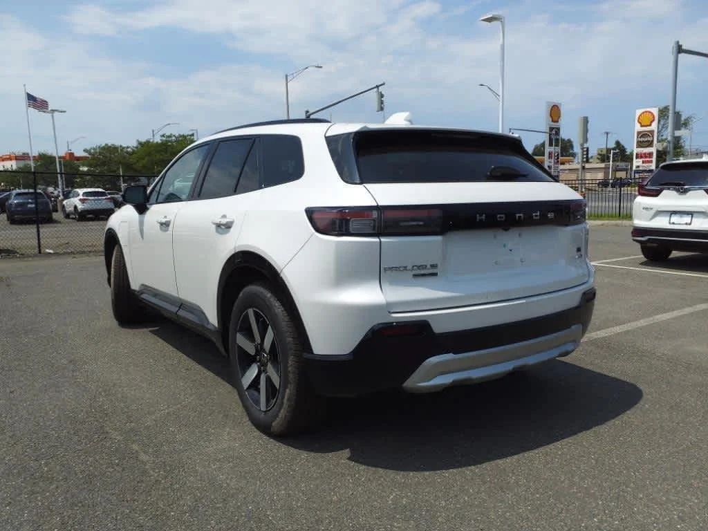 New 2026 Frostline White Pearl Honda Touring image 4