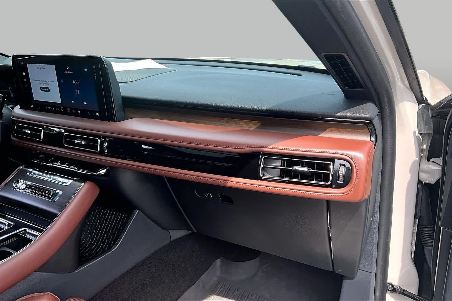 Used 2025 Ceramic Pearl Metallic Tri-Coat Lincoln Reserve image 32