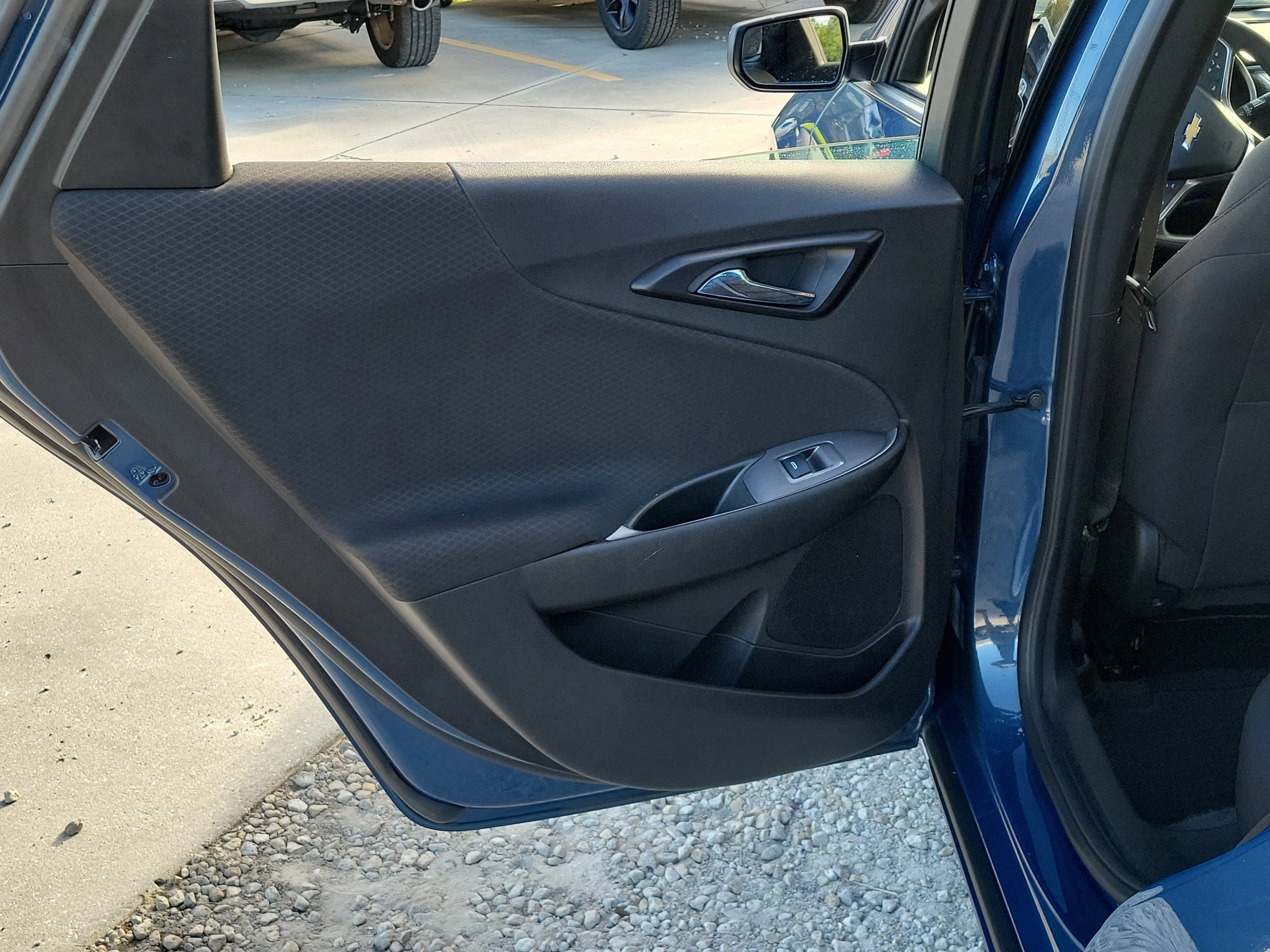 Used 2024 Lakeshore Blue Metallic Chevrolet LT image 12