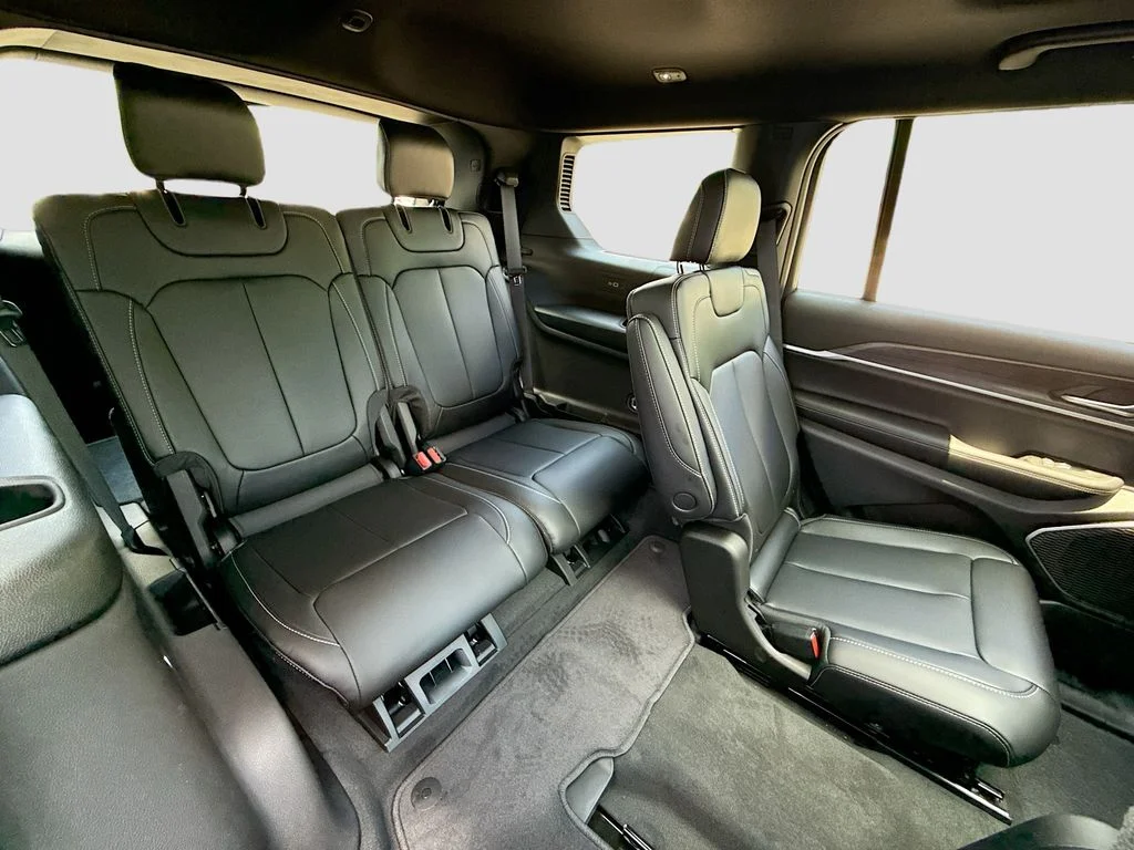 New 2026 Baltic Gray Metallic Clearcoat Jeep Limited image 29