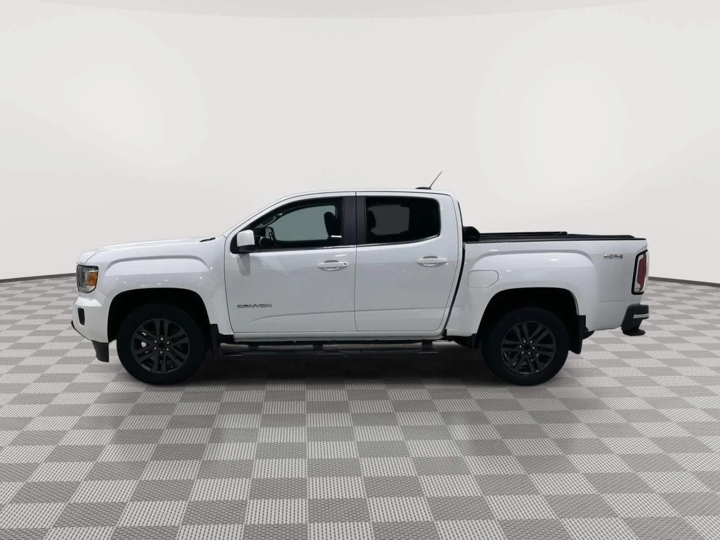 Used 2020 GMC Canyon SLE with VIN 1GTG6CEN4L1244025 for sale in Alexandria, Minnesota