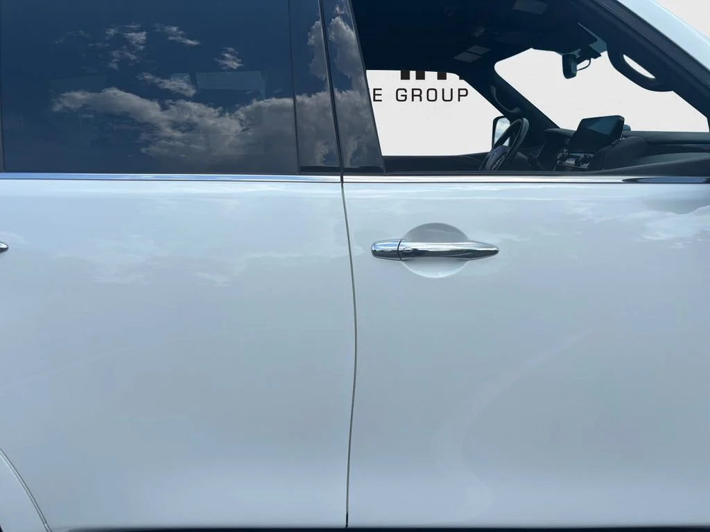 Used 2022 White Nissan SL image 19