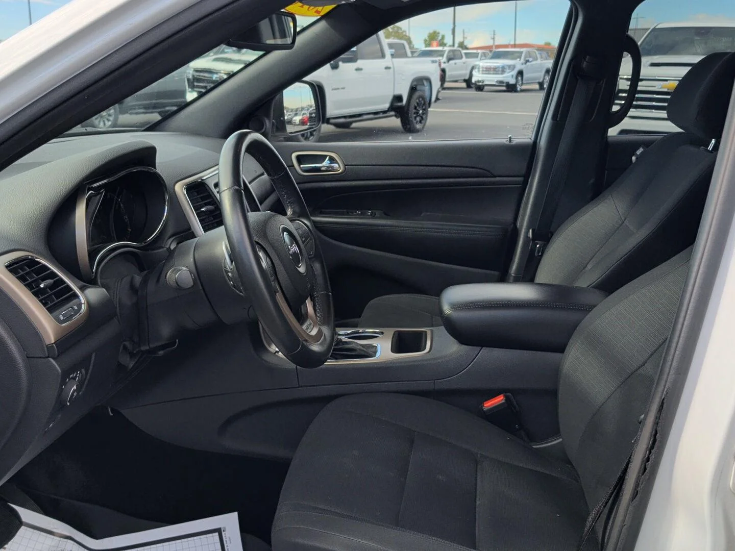 Used 2016 White Jeep Laredo image 9