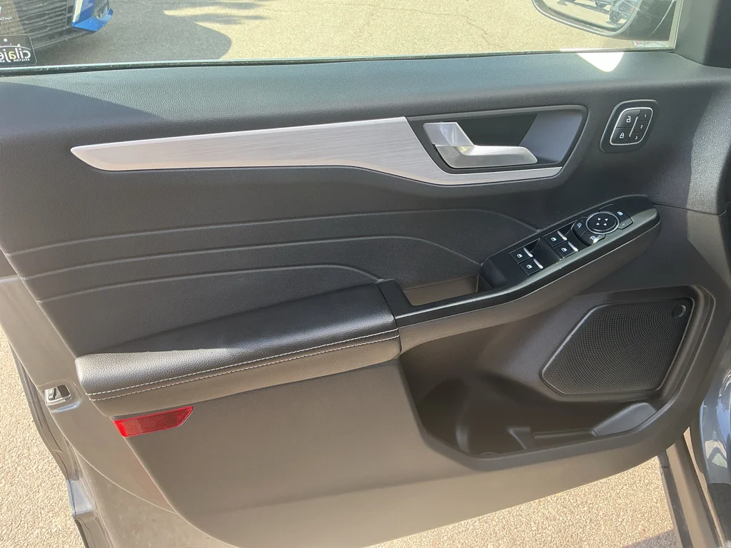 Used 2025 Carbonized Grey Metallic Ford Platinum image 11