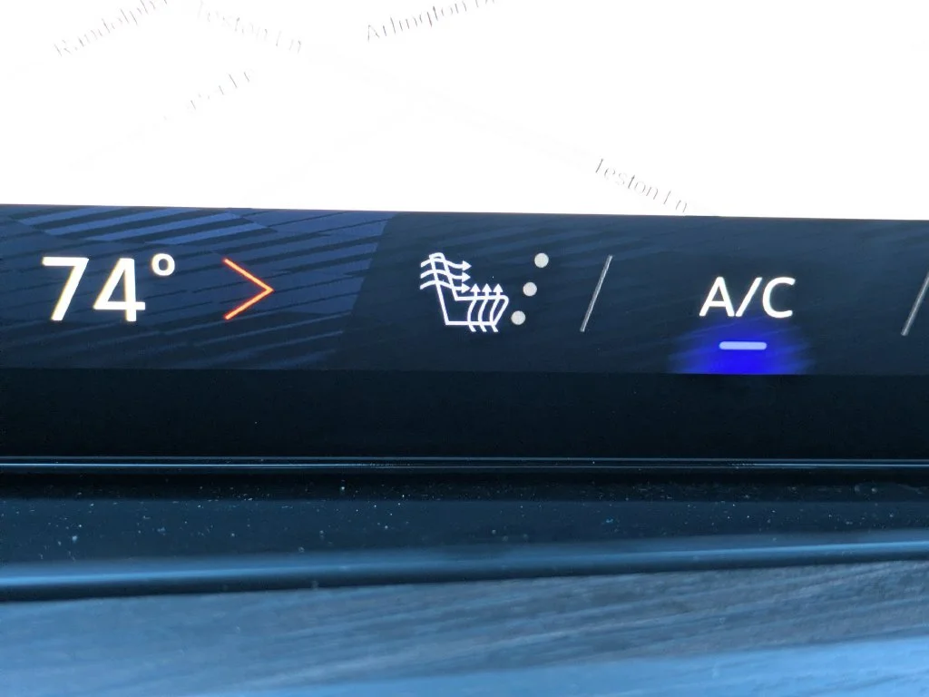 Used 2025 White Chevrolet LT image 26