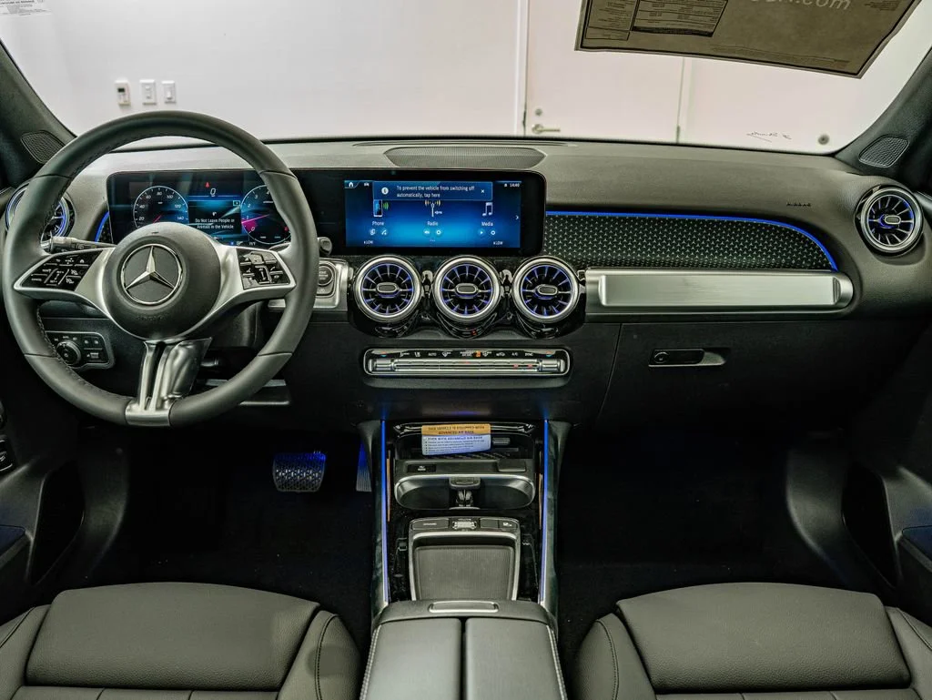 New 2026 Polar White Mercedes-Benz GLB 250 image 27