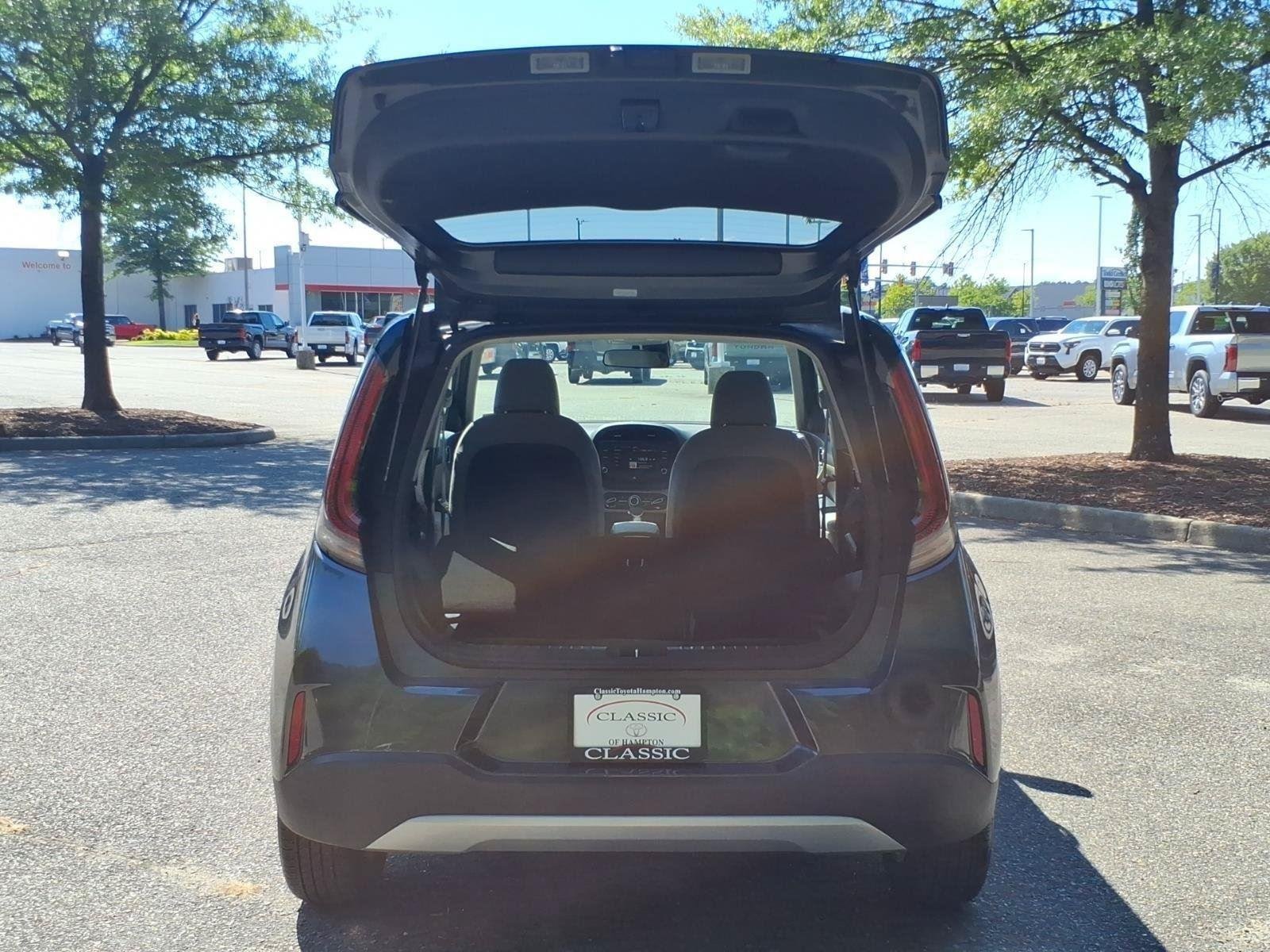 Used 2025  KIA  image 27