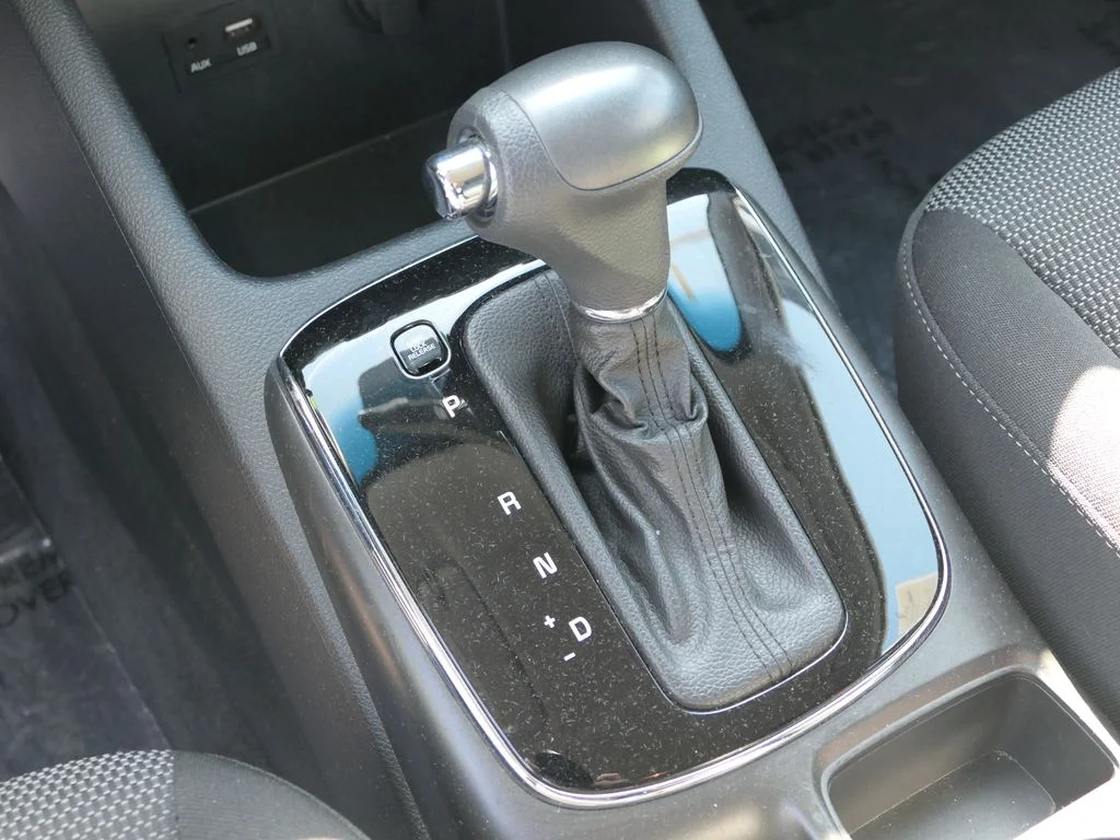 Used 2017 White Kia LX image 20