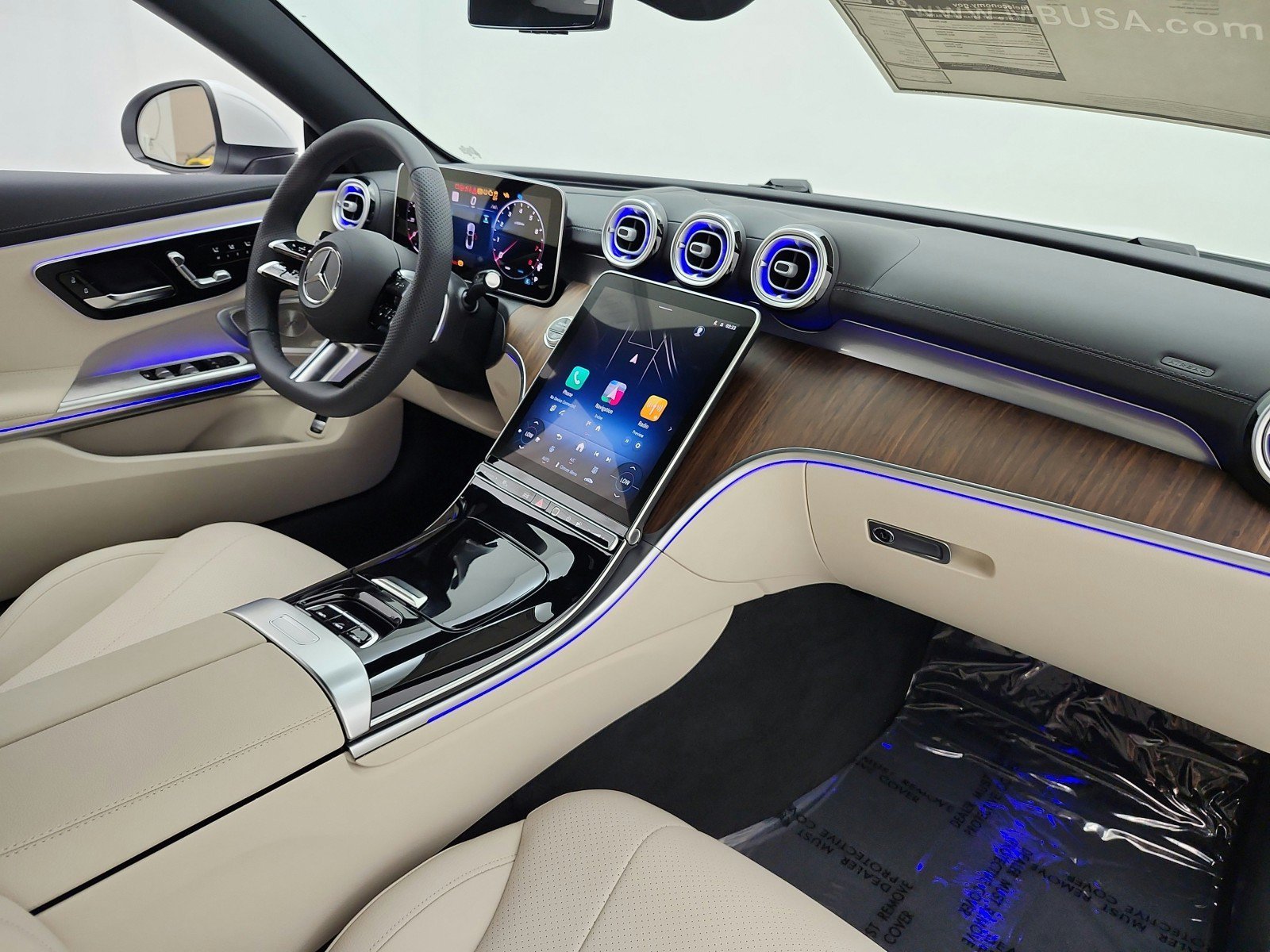 New 2026 MANUFAKTUR Moonlight White Metallic Mercedes-Benz CLE 450 4MATIC® Cabriolet image 29