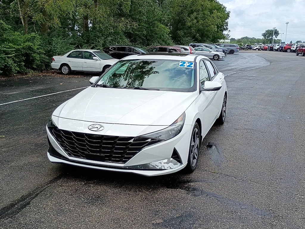 Used 2022 Ceramic White Hyundai Limited image 7