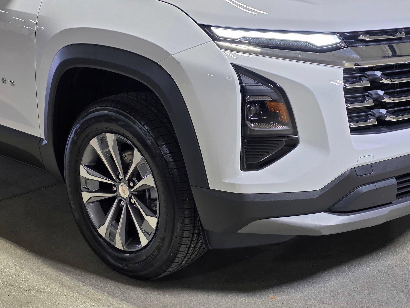 New 2027 Summit White Chevrolet LT image 10