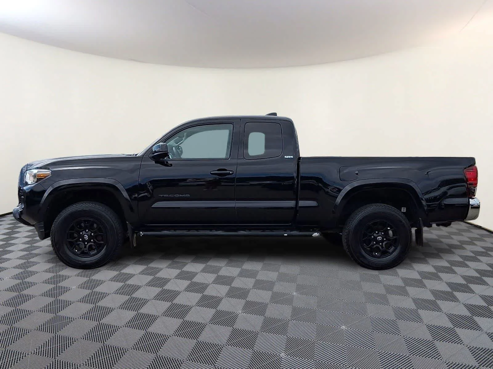 Certified Used 2021 Midnight Black Metallic Toyota SR5 image 9