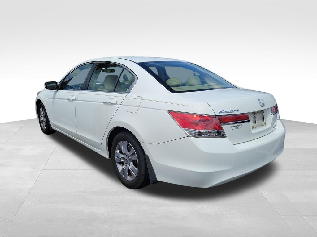 Used 2012 White Orchid Pearl Honda SE image 14