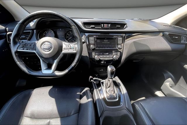 Used 2022 Gray Nissan SL image 9