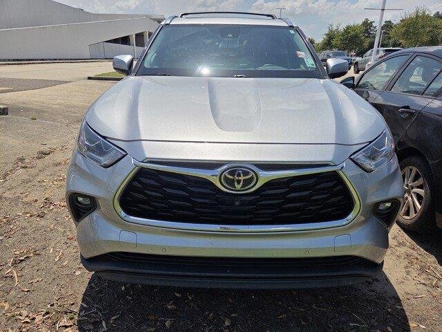 Used 2020 Celestial Silver Metallic Toyota Limited image 2