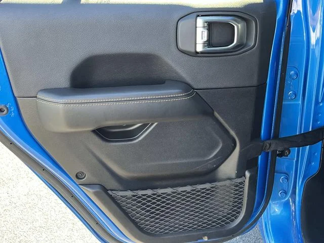 Used 2025 Blue Jeep Sahara image 17