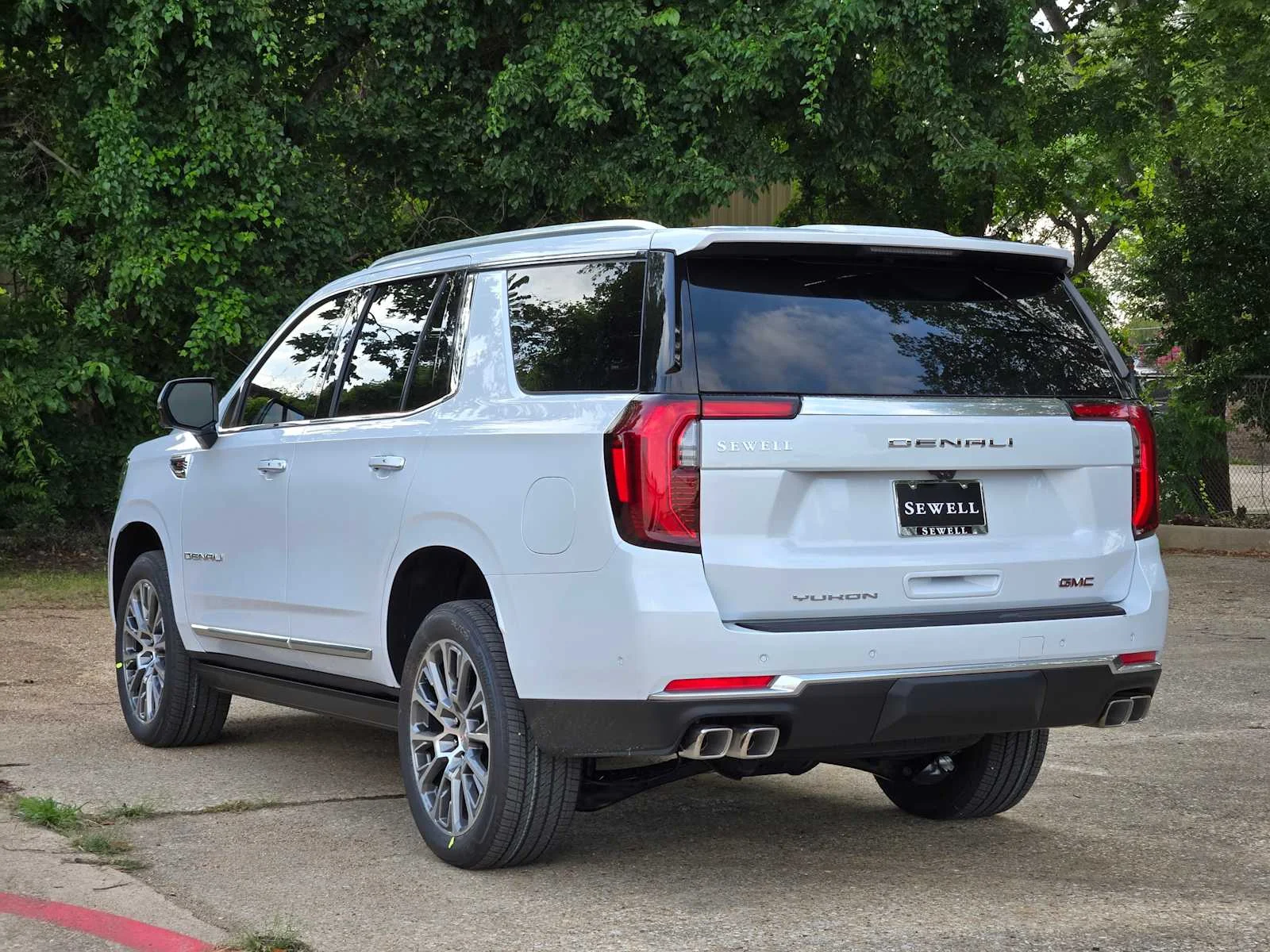2026 GMC Yukon Denali - Photo 4