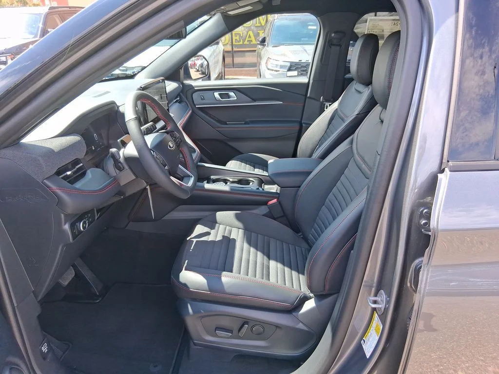 New 2025 Carbonized Gray Metallic Ford ST-Line image 9