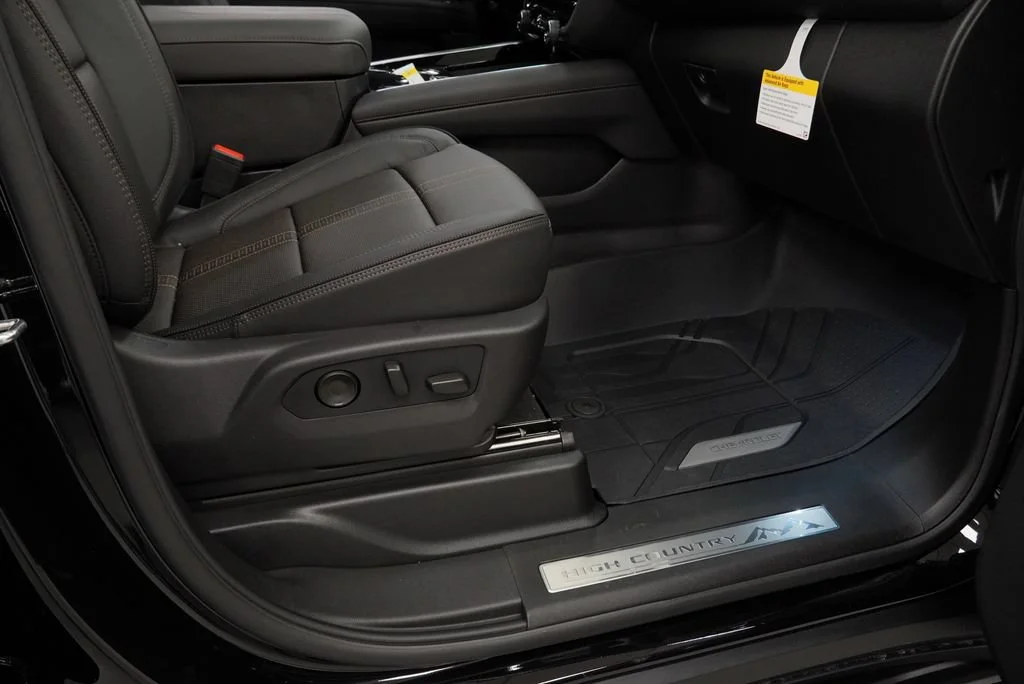 New 2026 Black Chevrolet High Country image 31