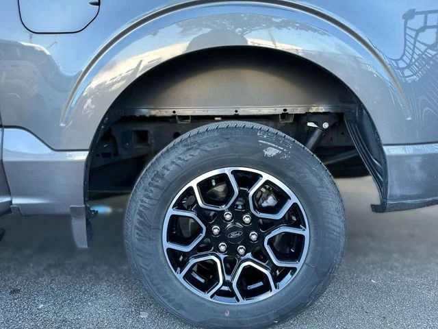 Used 2022 Gray Ford XLT image 10