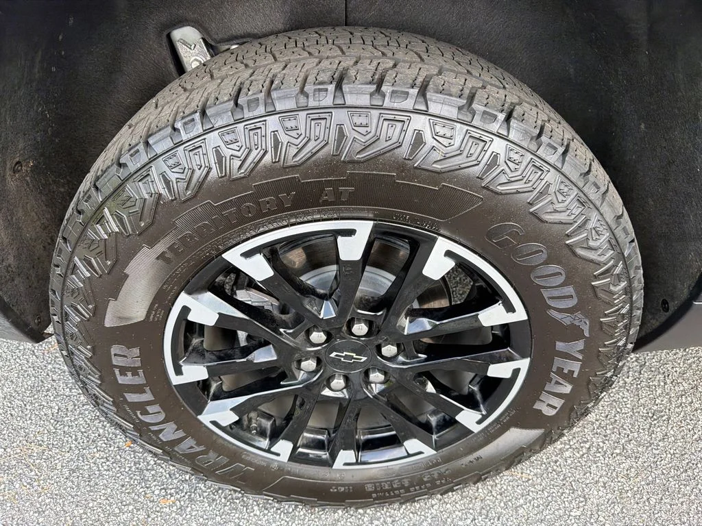 Used 2026 Gray Chevrolet Z71 image 17