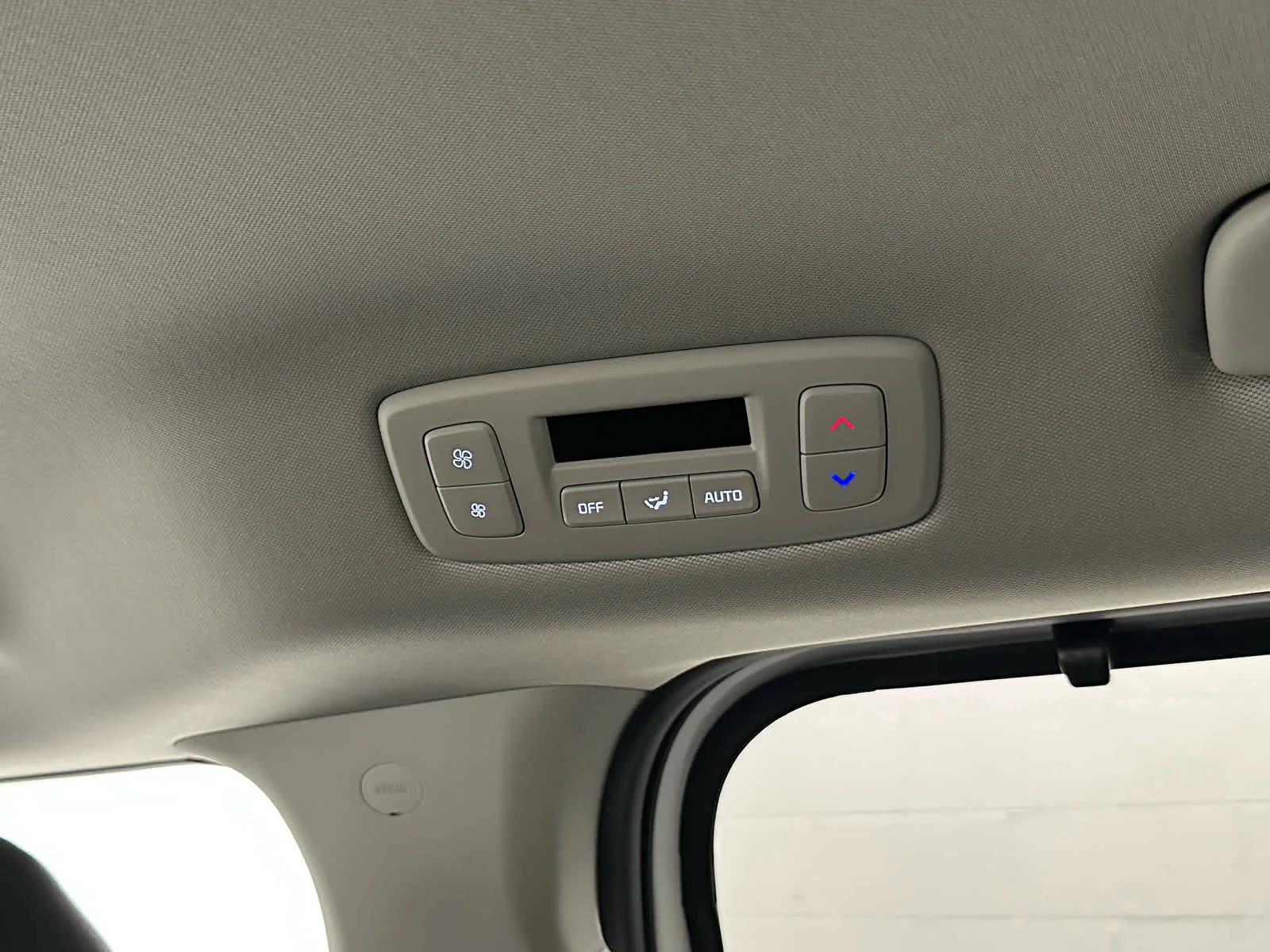Used 2025 Snow White Pearl Kia SX image 46