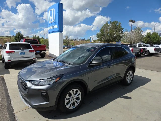 Used 2023 Gray Ford Active image 1
