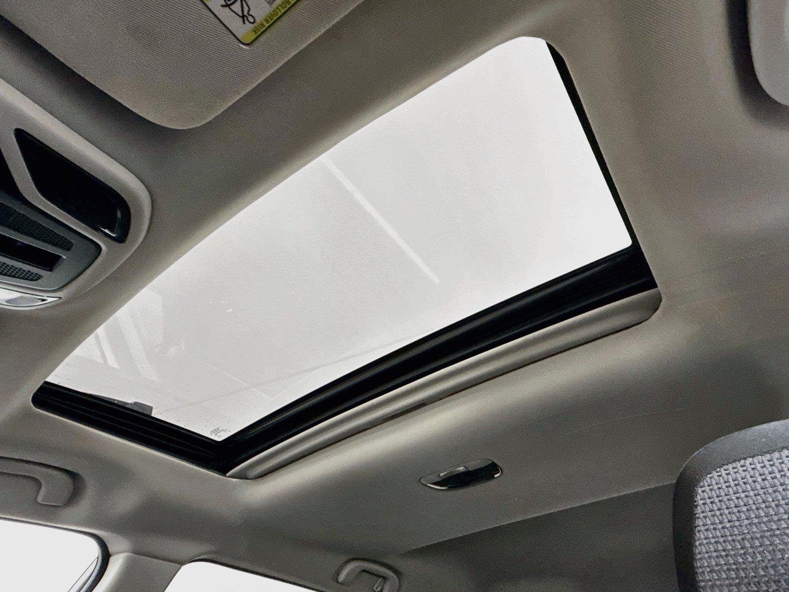 Used 2022 Crystal White Pearl Subaru Premium image 6