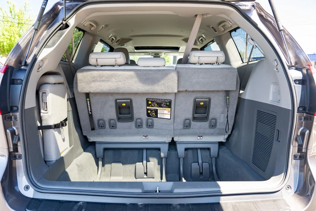 Used 2020 Predawn Gray Mica Toyota XLE image 9