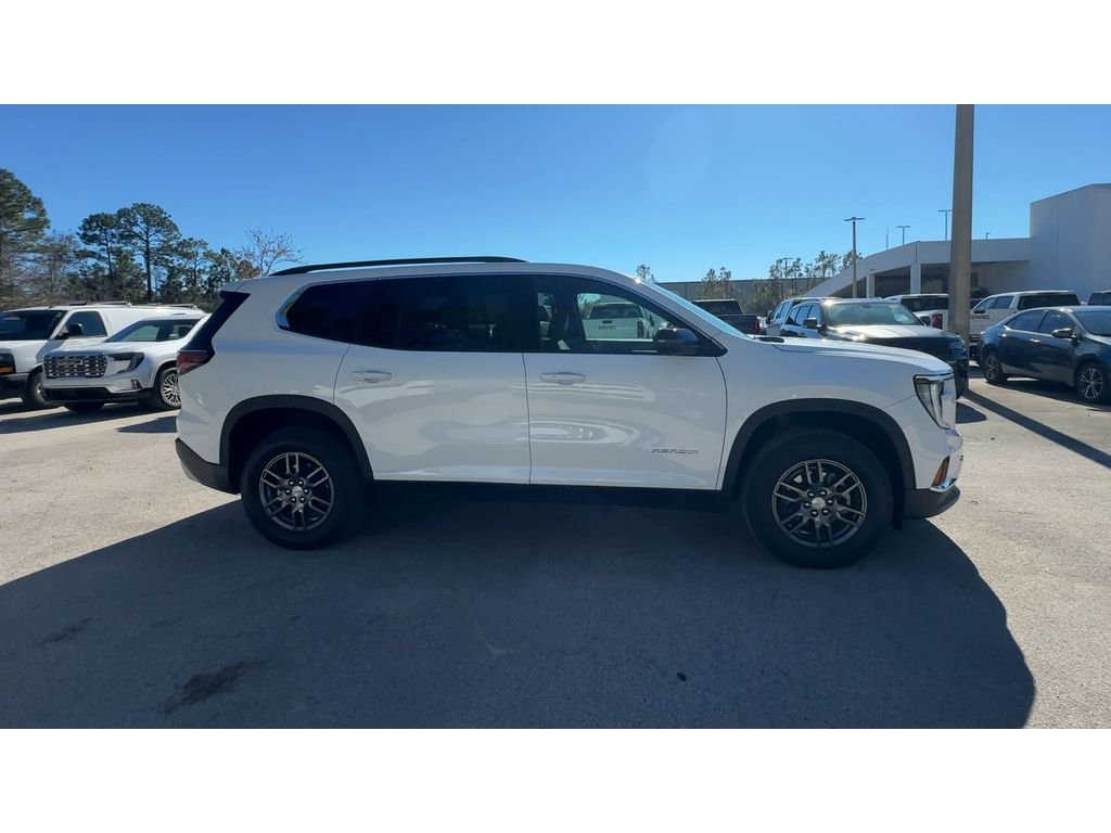 Used 2025 Summit White GMC Elevation image 9