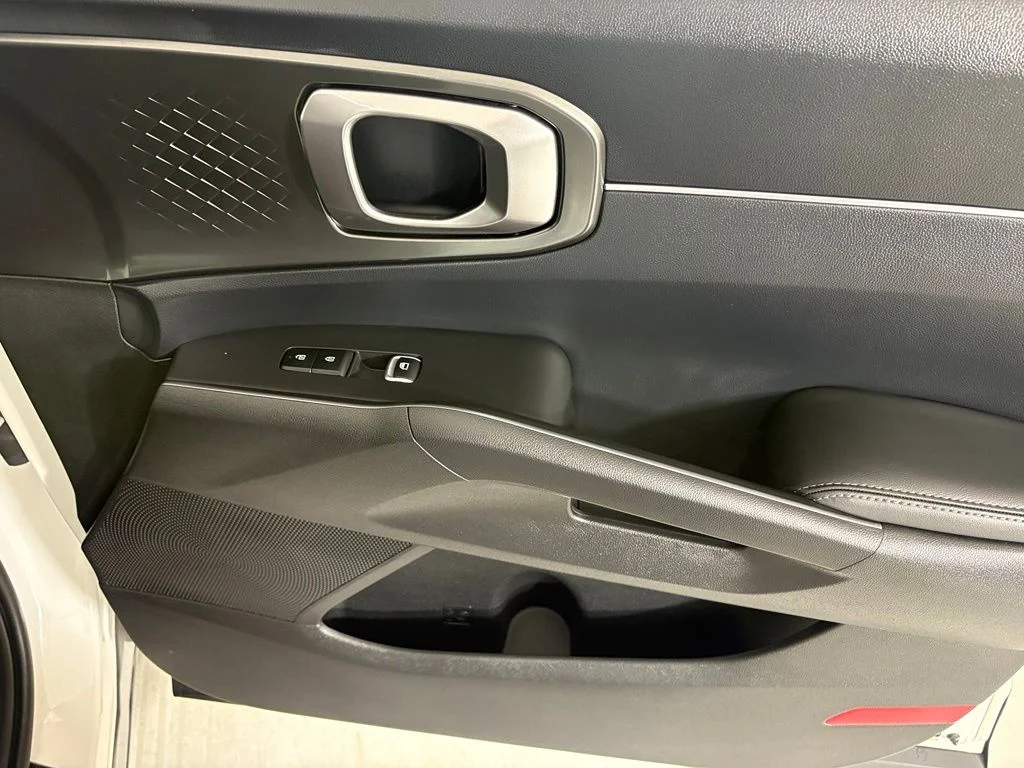 New 2026 Snow White Pearl Kia EX image 12