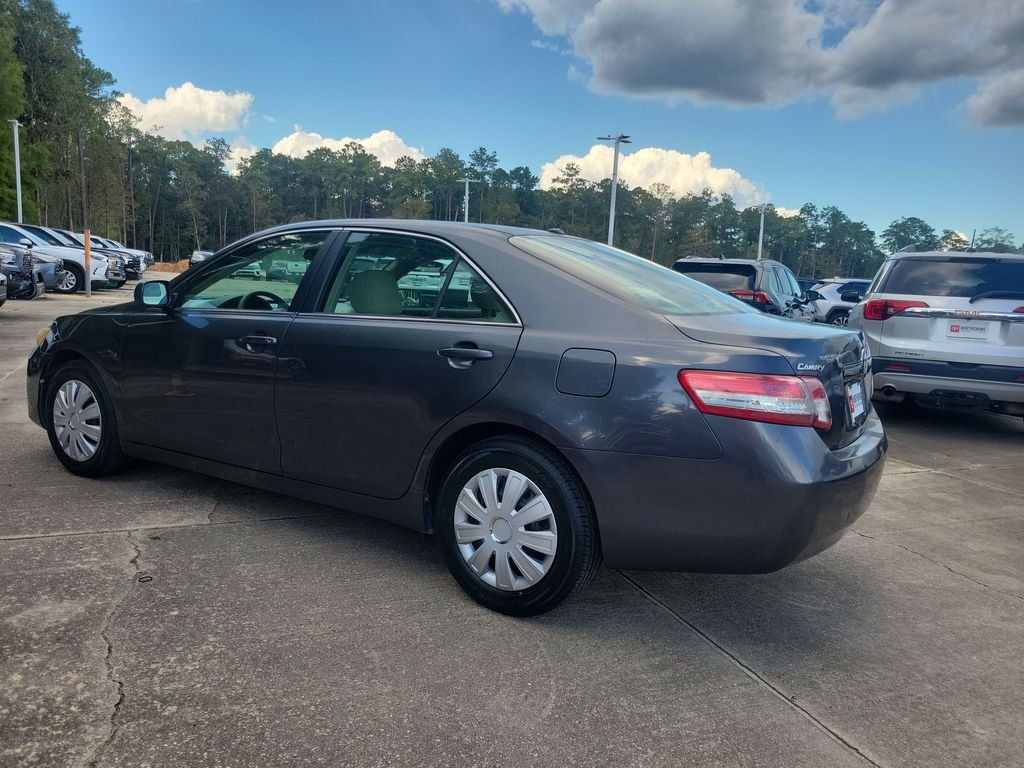 Used 2011 Gray Toyota LE image 3