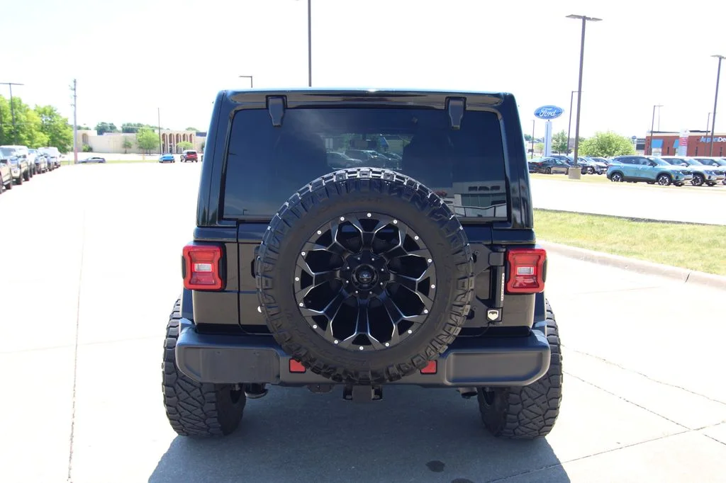 Used 2019 Black Jeep Unlimited Sahara image 16