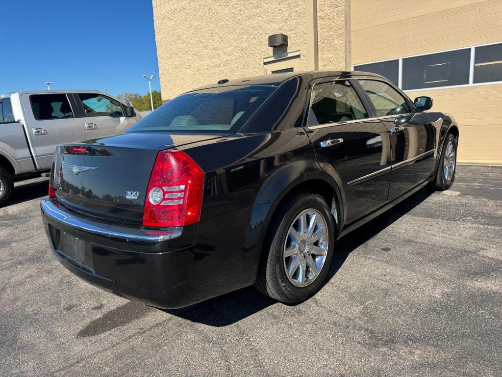 Used 2009 Brilliant Black Crystal Pearlcoat/Black Cloth Top Chrysler Limited image 3