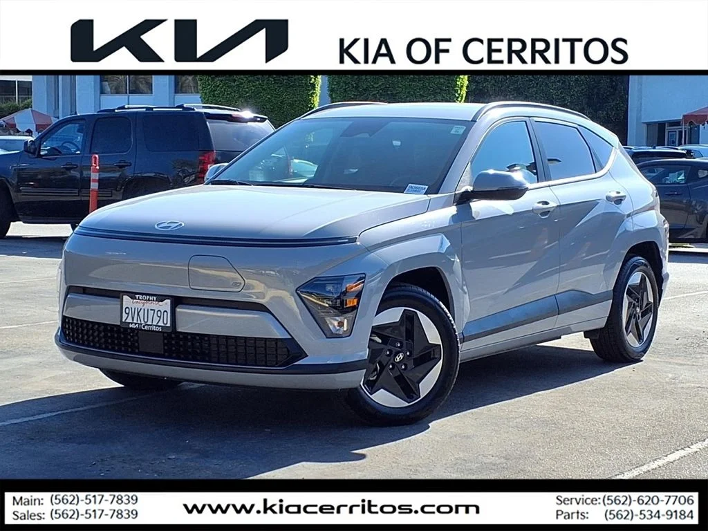 Used 2025 Gray Hyundai SEL image 1