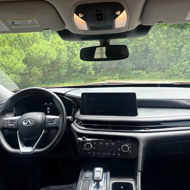 Used 2022 Red INFINITI LUXE image 21