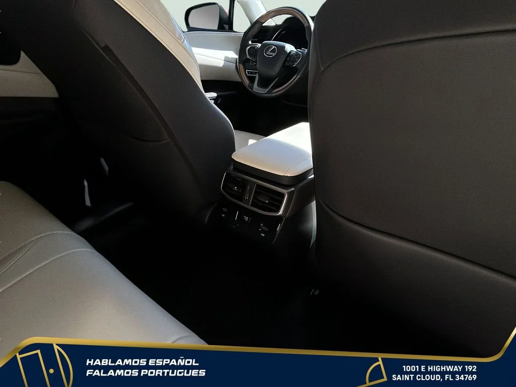 Used 2023  Lexus RX 350 image 32