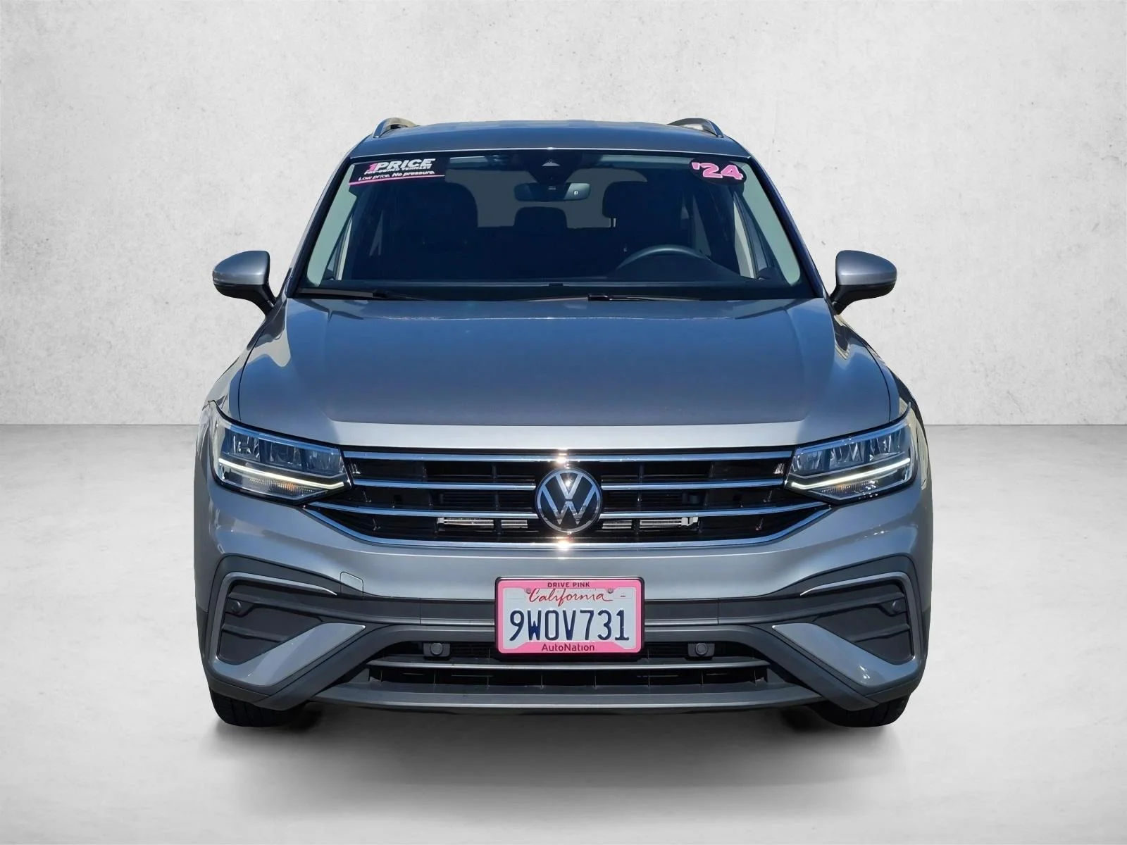 Used 2024 Pyrite Silver Metallic Volkswagen SE image 2