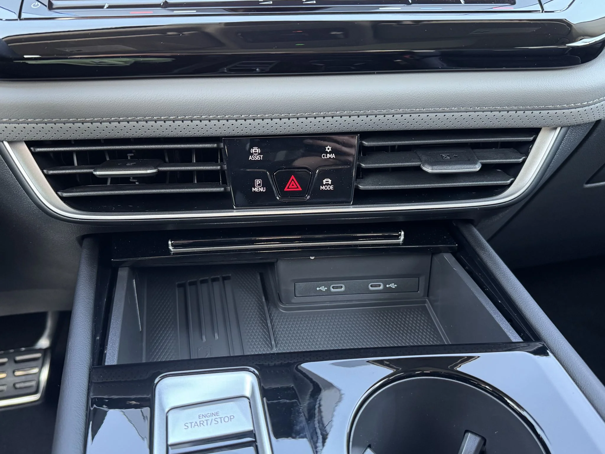 New 2026 Deep Black Pearl Volkswagen 2.0T Peak Edition image 24