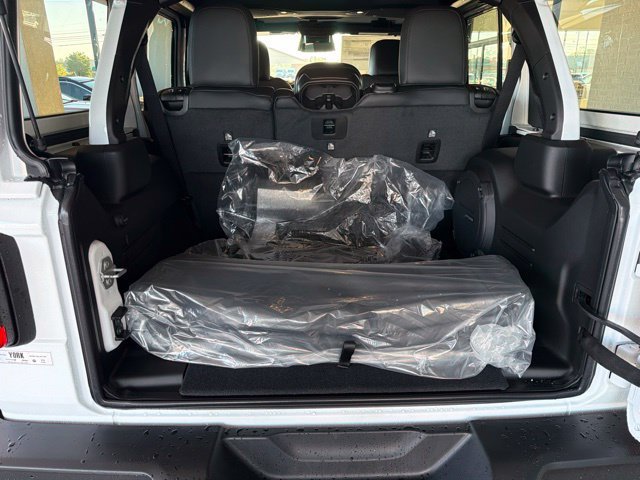 New 2027 Bright White Clearcoat Jeep Rubicon image 6