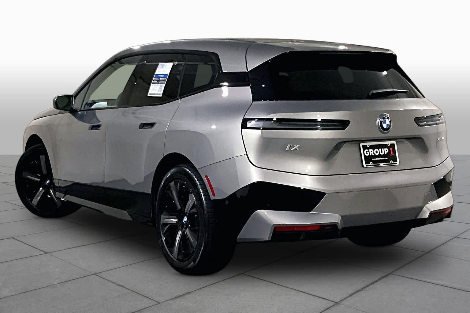 Used 2025  BMW xDrive50 image 11