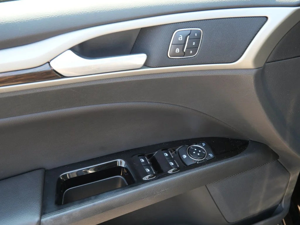 Used 2014 Black Ford SE image 16