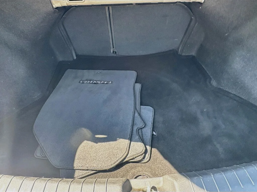 Used 2017 Silver Hyundai SE image 28
